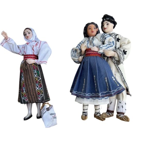 Set of 2 Vintage Romanian Folk Dolls in Traditional Costume 9” - Picture 3 of 5